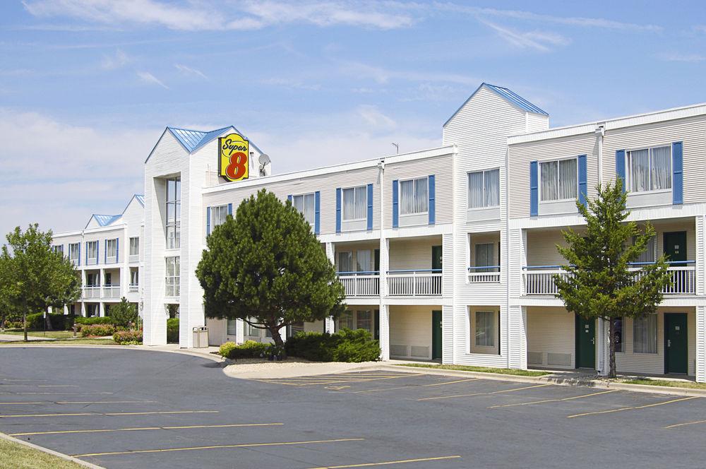 Super 8 By Wyndham Madison East Hotel Exterior foto
