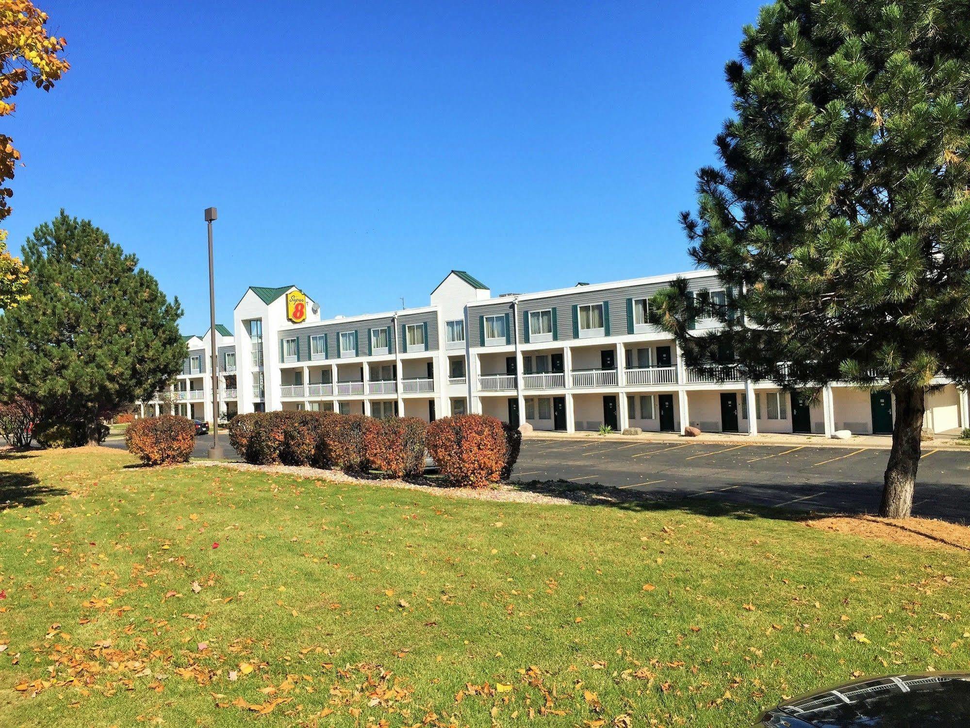 Super 8 By Wyndham Madison East Hotel Exterior foto